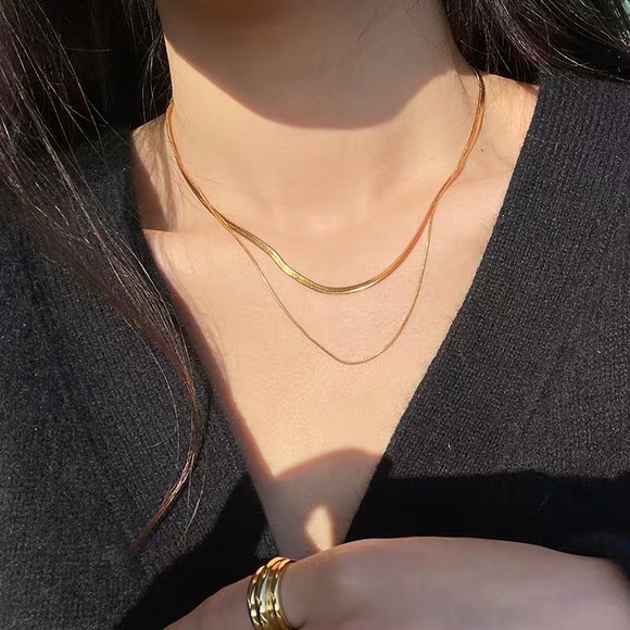 One-Piece Gold Necklace - Picture 3 of 12